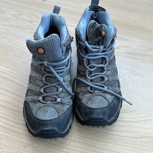 Merrells periwinkle hiking boots size 9